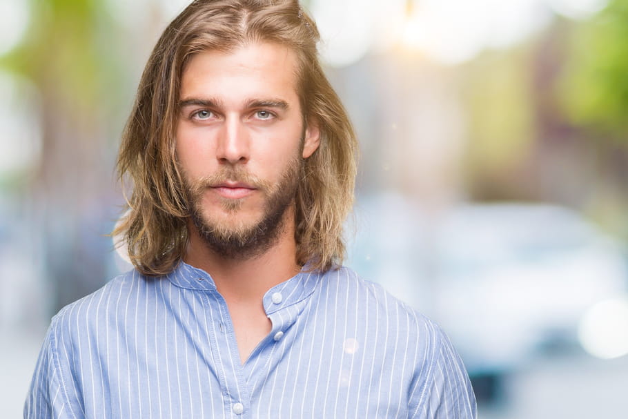 Cheveux Longs Homme : Comment les Faire Pousser Plus Vite ?